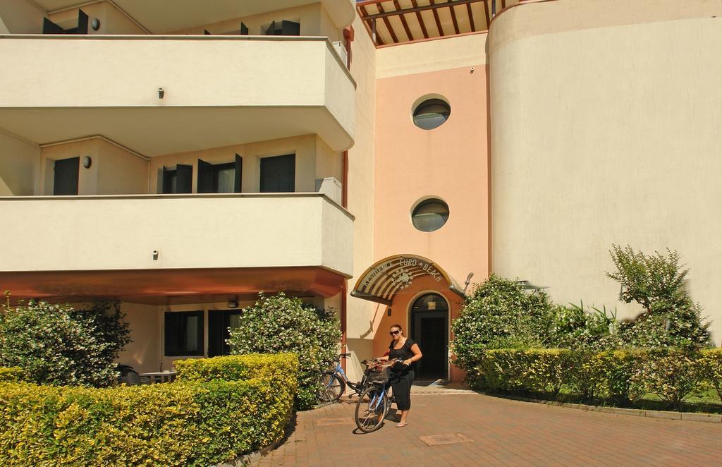 Eurobeach Residence คาวัลลิโน-เตรปอร์ติ ภายนอก รูปภาพ