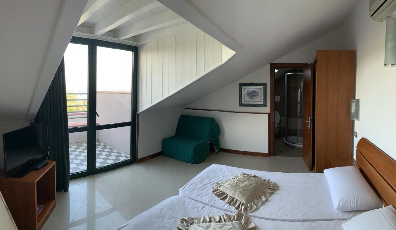 Eurobeach Residence คาวัลลิโน-เตรปอร์ติ ภายนอก รูปภาพ
