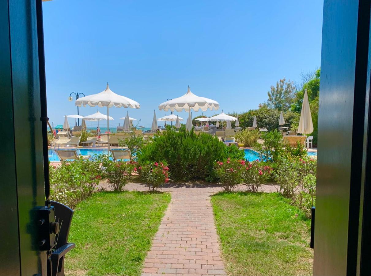 Eurobeach Residence คาวัลลิโน-เตรปอร์ติ ภายนอก รูปภาพ