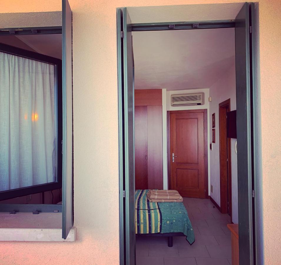 Eurobeach Residence คาวัลลิโน-เตรปอร์ติ ภายนอก รูปภาพ