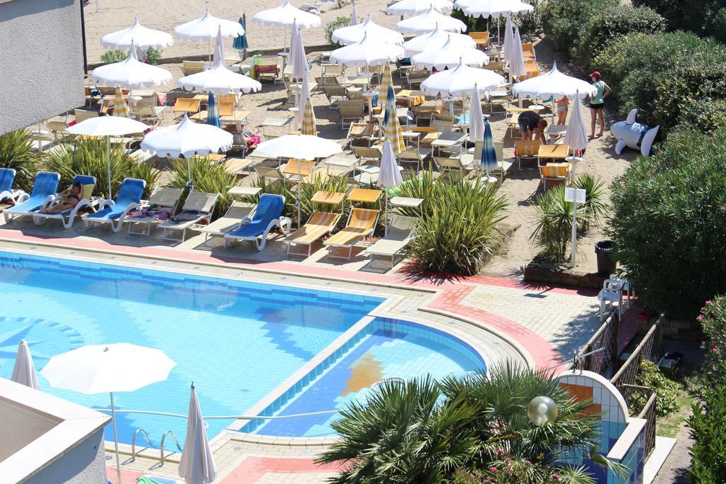 Eurobeach Residence คาวัลลิโน-เตรปอร์ติ ภายนอก รูปภาพ
