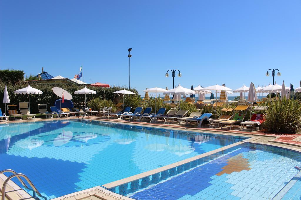 Eurobeach Residence คาวัลลิโน-เตรปอร์ติ ภายนอก รูปภาพ