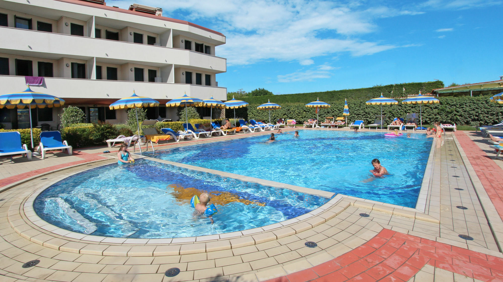Eurobeach Residence คาวัลลิโน-เตรปอร์ติ ภายนอก รูปภาพ