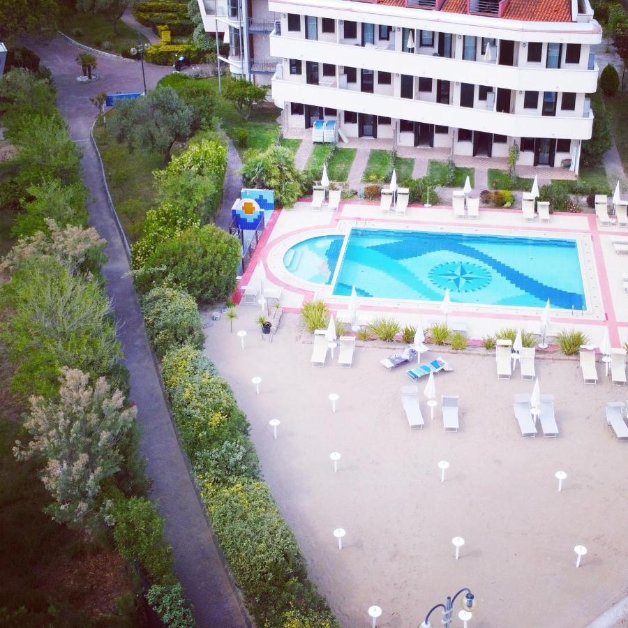 Eurobeach Residence คาวัลลิโน-เตรปอร์ติ ภายนอก รูปภาพ